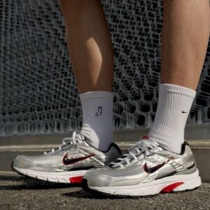 NWB Nike Initiator Men's Sneakers Size 10.5 Metallic Silver White Athletic Shoes